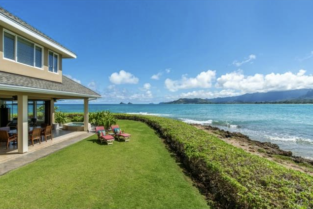 Oceanfront home in Kaimalino, Kailua (Oahu) for sale