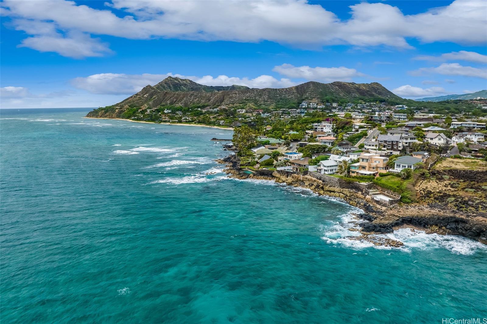 4131 Black Point Place in Diamond Head, HI. A Dreamy Island Getaway