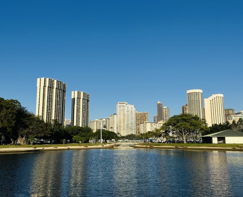 Record high median sale price for Condos on Oahu in March 2023